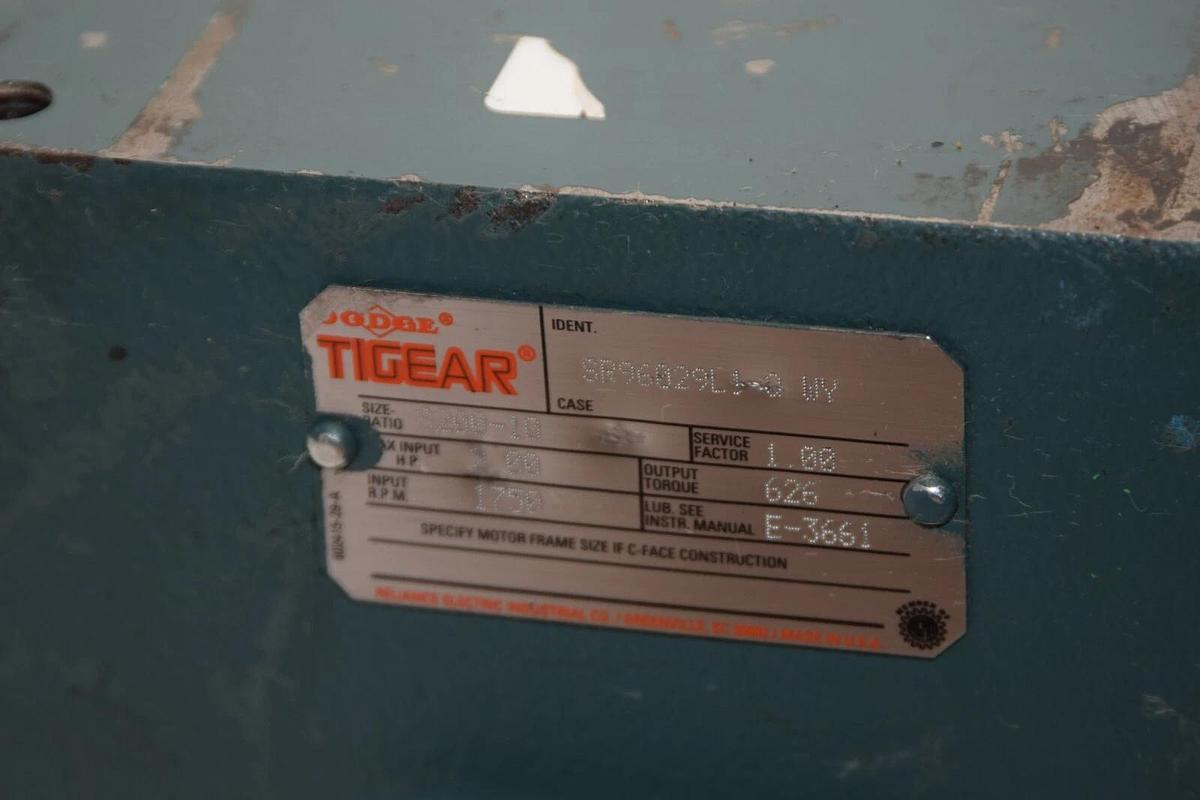 Used DODGE TIGEAR SR96029L1-9-WY size 200 Ratio 626 Torque 1750rpm Gear Reducer