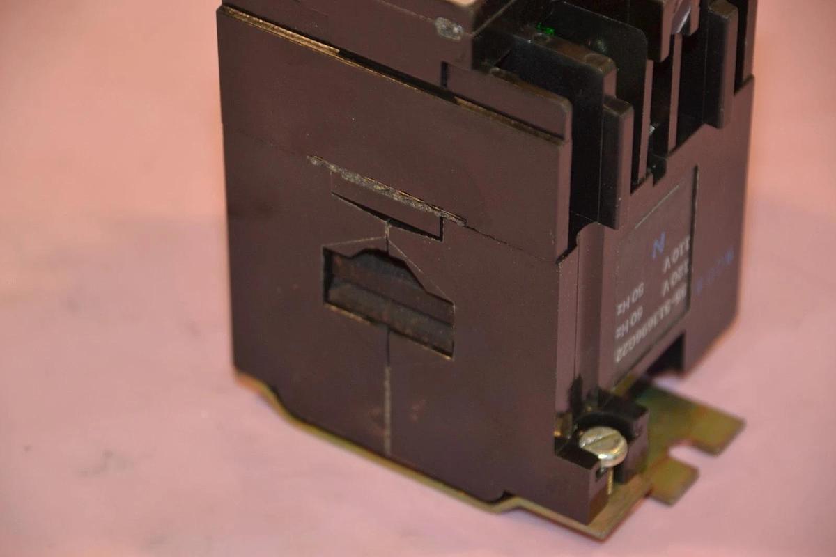 General Electric 600v Industrial Relay CR120B01122BNUC  Coil: 110/120v NEW