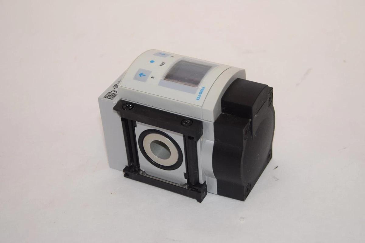 Used FESTO SFAM-62-5000L-M-2SV-M12 15-30Vdc Flow Sensor