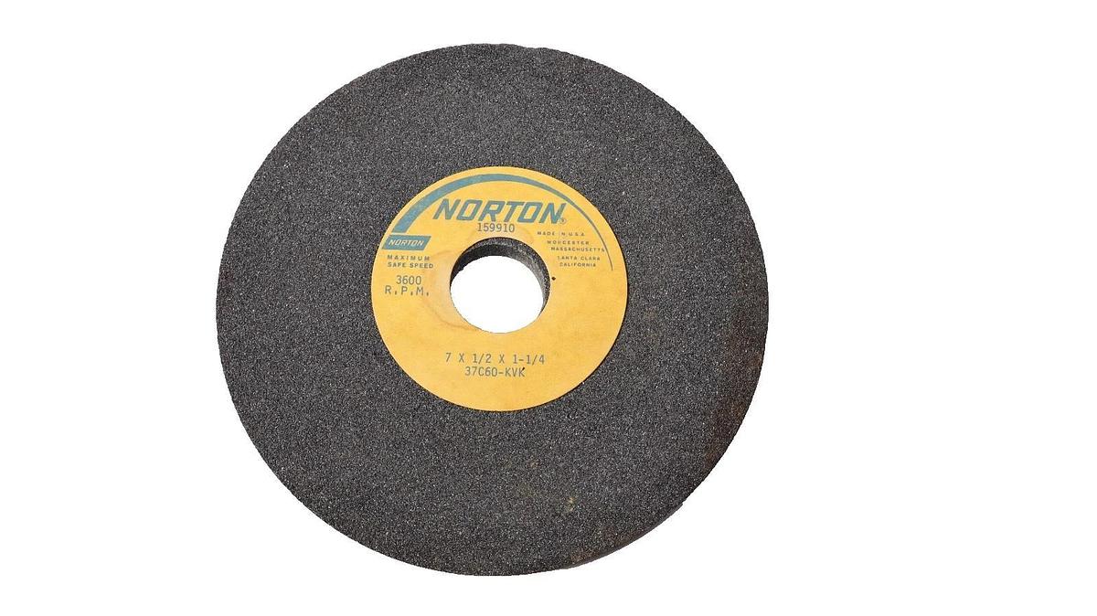 (NEW) NORTON 159910 , 37C60-KVK 7" OD x 1/2" Wide 1-1/4" ID Grinding Wheel