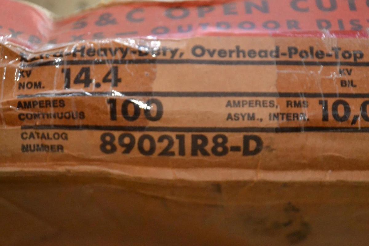 S&C Fuse Cutout XS Outdoor Distribution 14.4kv 95kv 100a 89021R8-D NEW