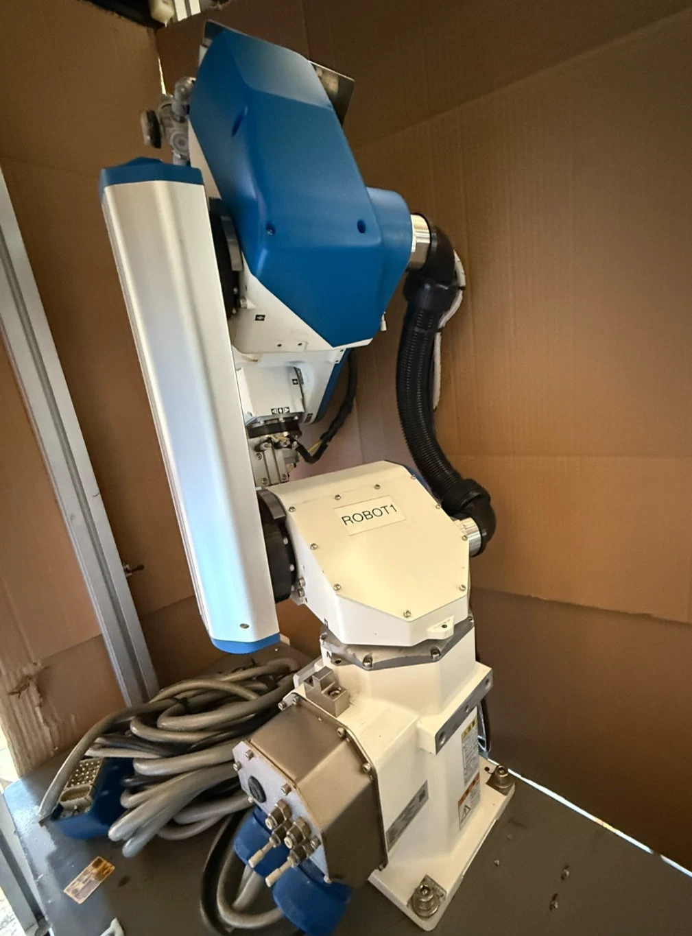 Used Toshiba Machine Co. System Six-Axis 6-Axis Robot TVL500 TVL 500 28kg