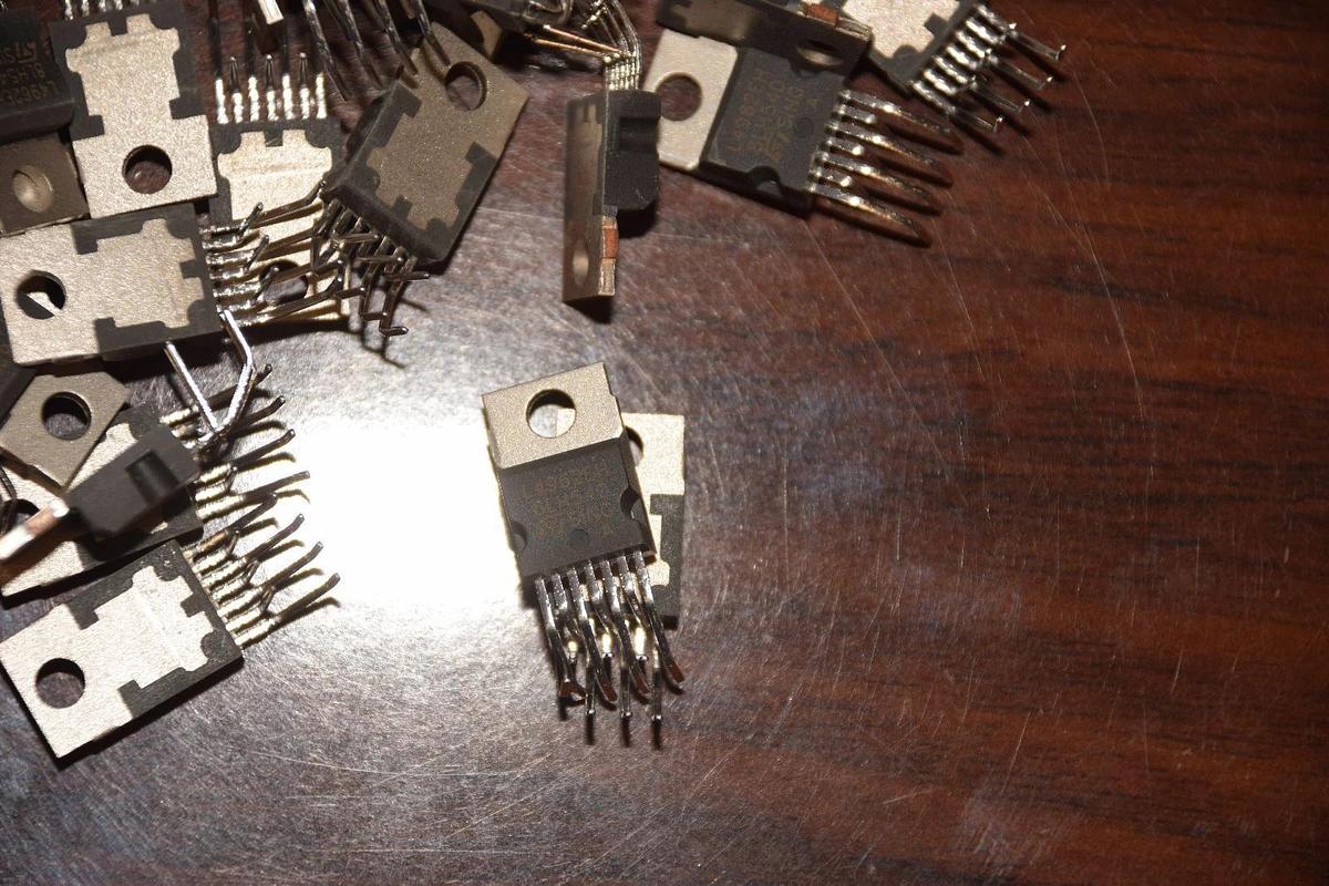 Used (LOT OF 40) STMICROELECTRONICS L4962EH 8LH540 1.5A SWITCHING REGULATOR