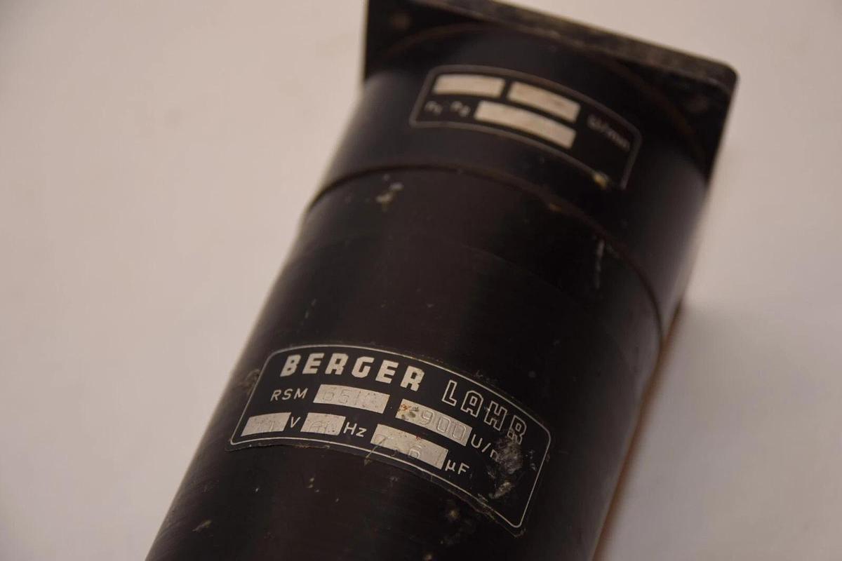 Used BERGER LAHR 220V 60Hz 0,6uF 900u/M 65K rsm E 60u/min n1:n2 15 Stepper Motor