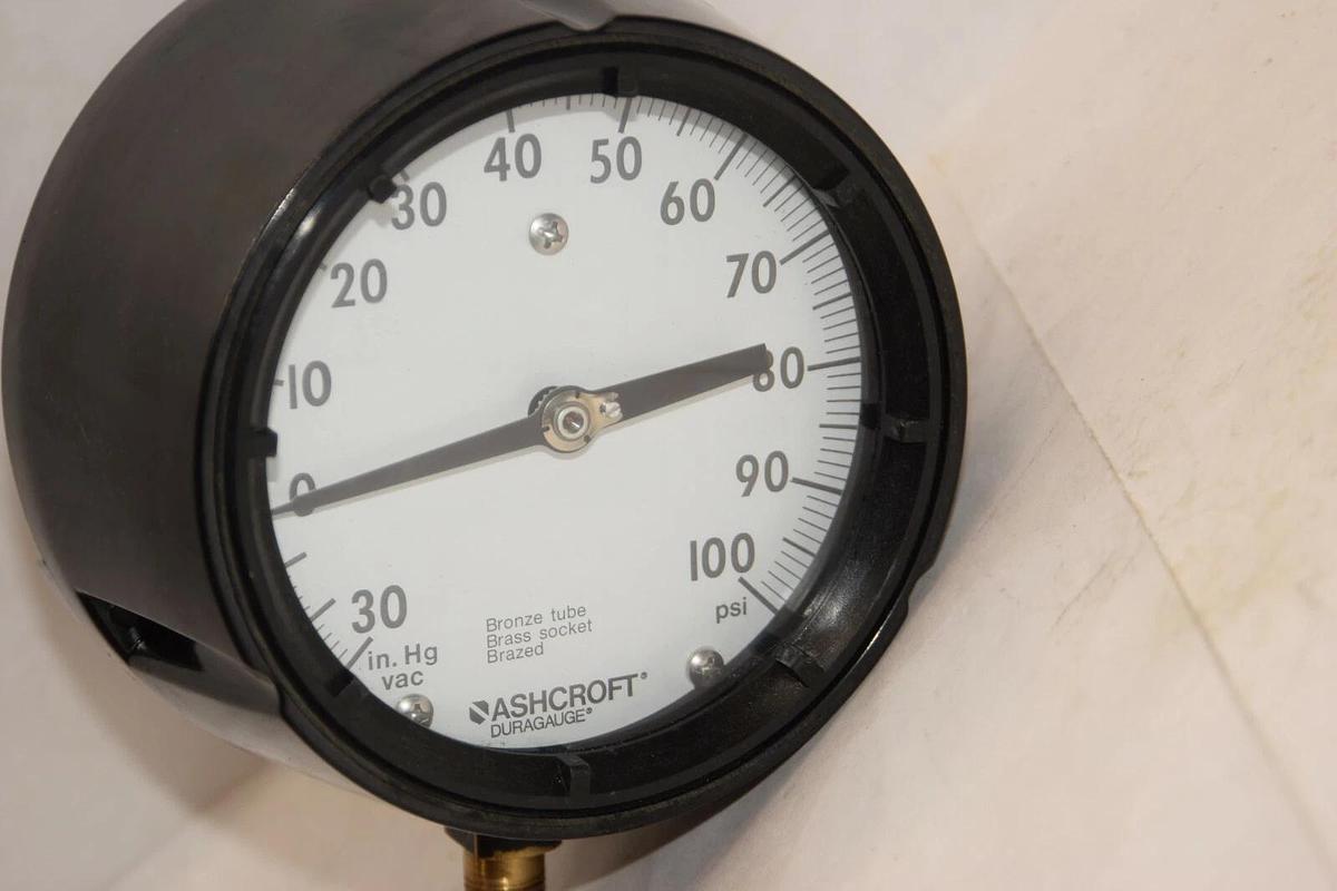 (NEW) ASHCROFT Q-586 30-100psi 5" Face Brass Socket Gauge