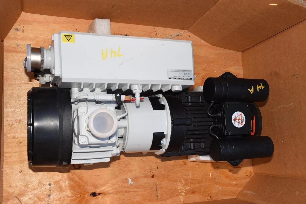 Pfeiffer Vacuum Vane Pump HENA Line Hena 25 PK D02 207 A  PKD02207A 1ph  (NEW)