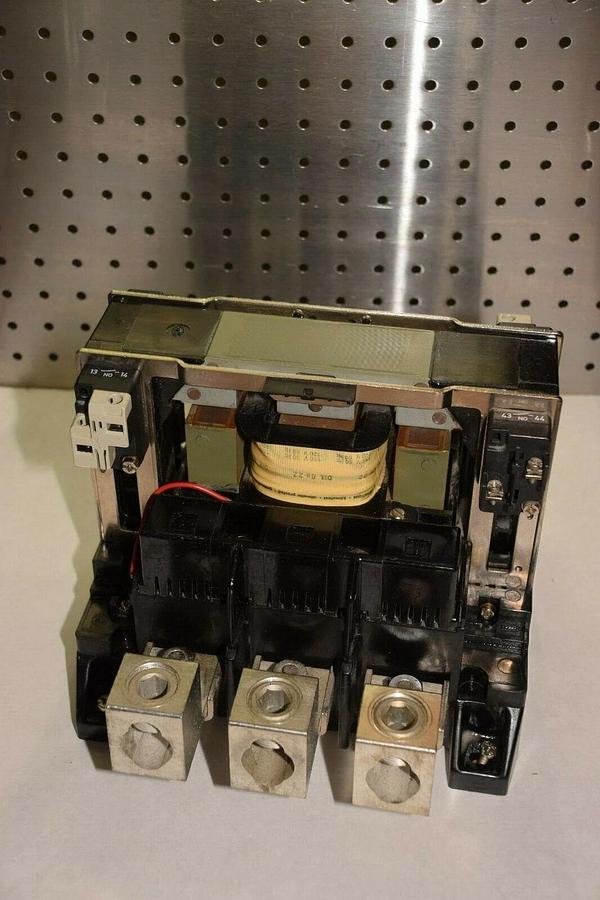 (NEW) KLOCKNER-MOELLER DIL 8A-22-NA DIL8A22NA 110/120V 50/60Hz CONTACTOR