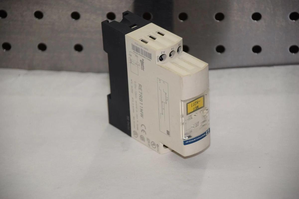 Used SCHNEIDER ELECTRIC RE7-RB11MW  0.05s-10min delay on time relay RE7RB11MW