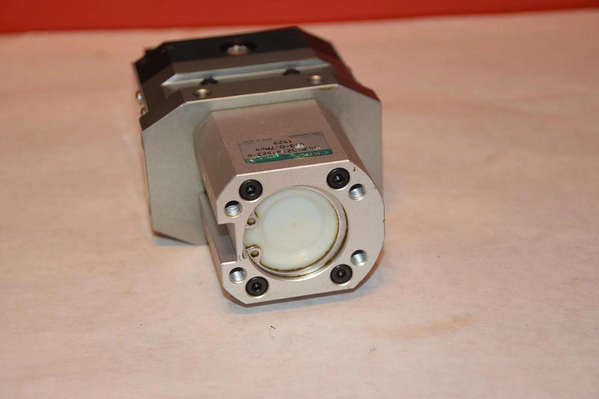 Used CKD HKP-32CS-S23-D HKP32CSS23D 0.3-0.7Mpa PNEUMATIC GRIPPER