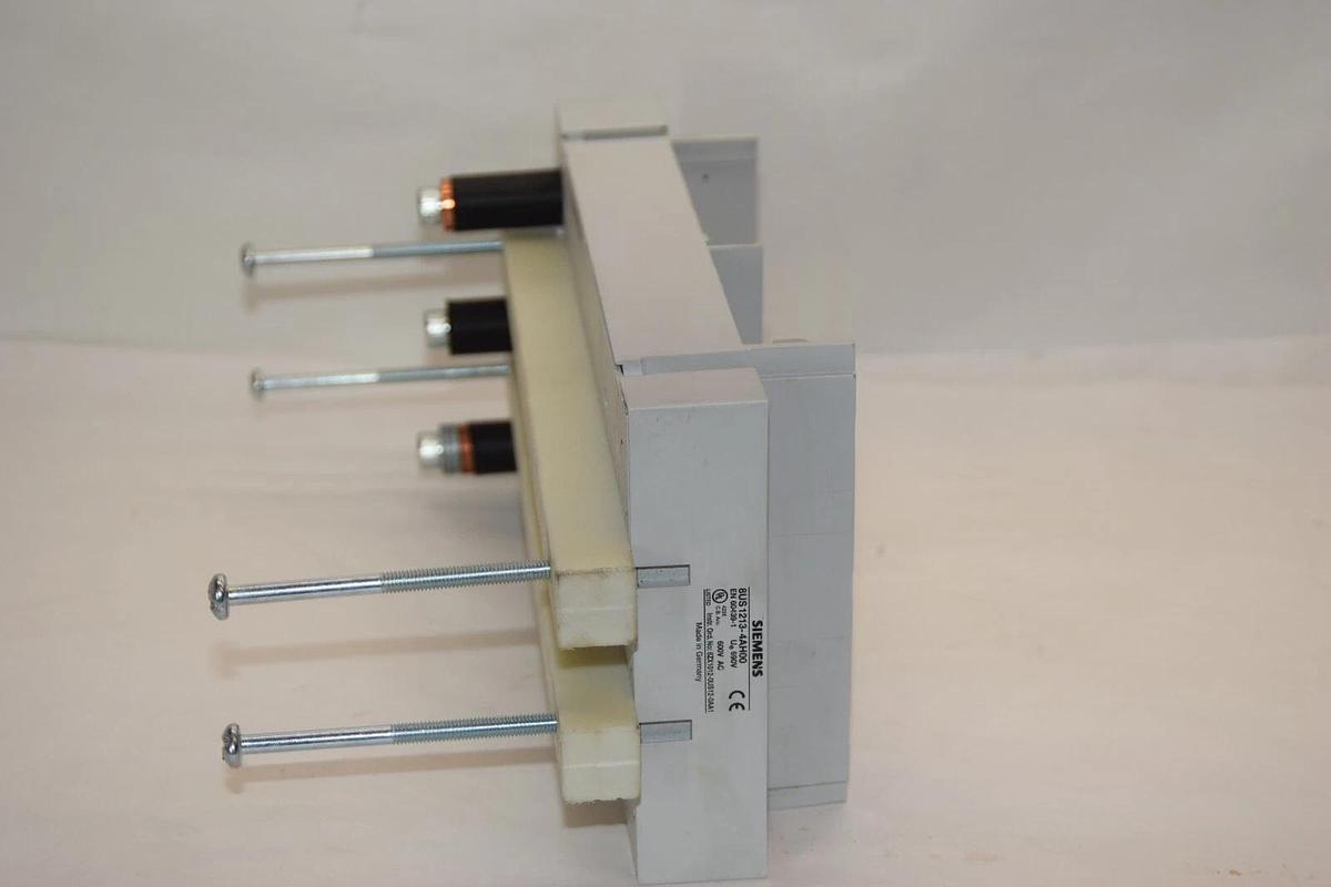 Used SIEMENS 8US1213-4AH00  BUSBAR Adapter for Breaker 600VAC