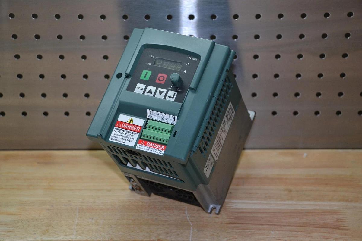 Used RELIANCE ELECTRIC S12-403P8LU  S12403P8LU 2hp 2 HP 380 460v 0-360hz