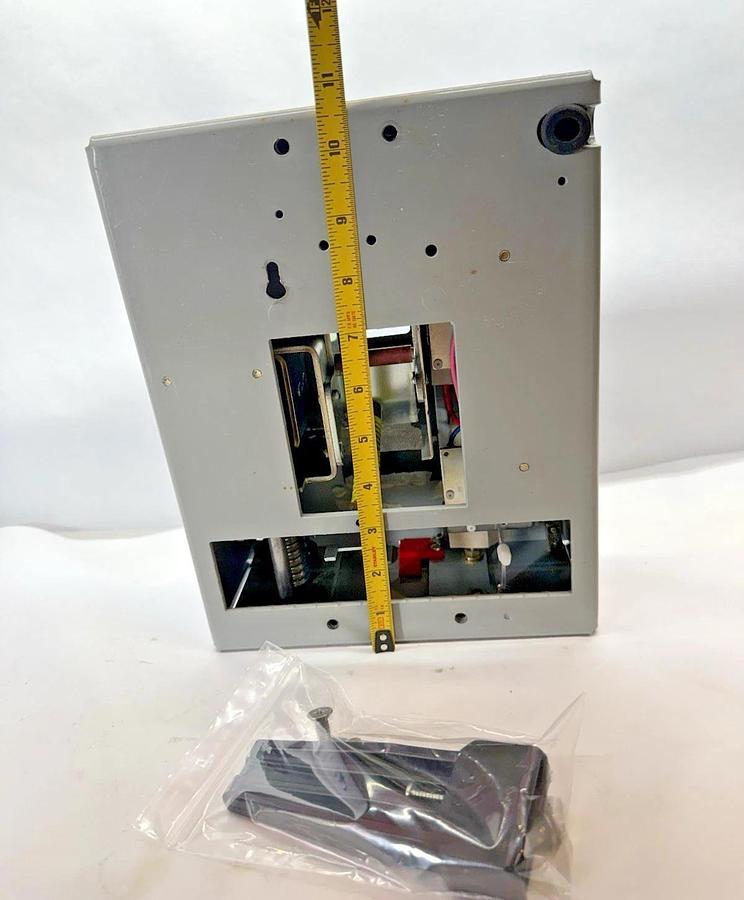 Used Eaton LD MDL EOP4MT07 Motor Operator Breaker Breaking 120vac E0P4MT07