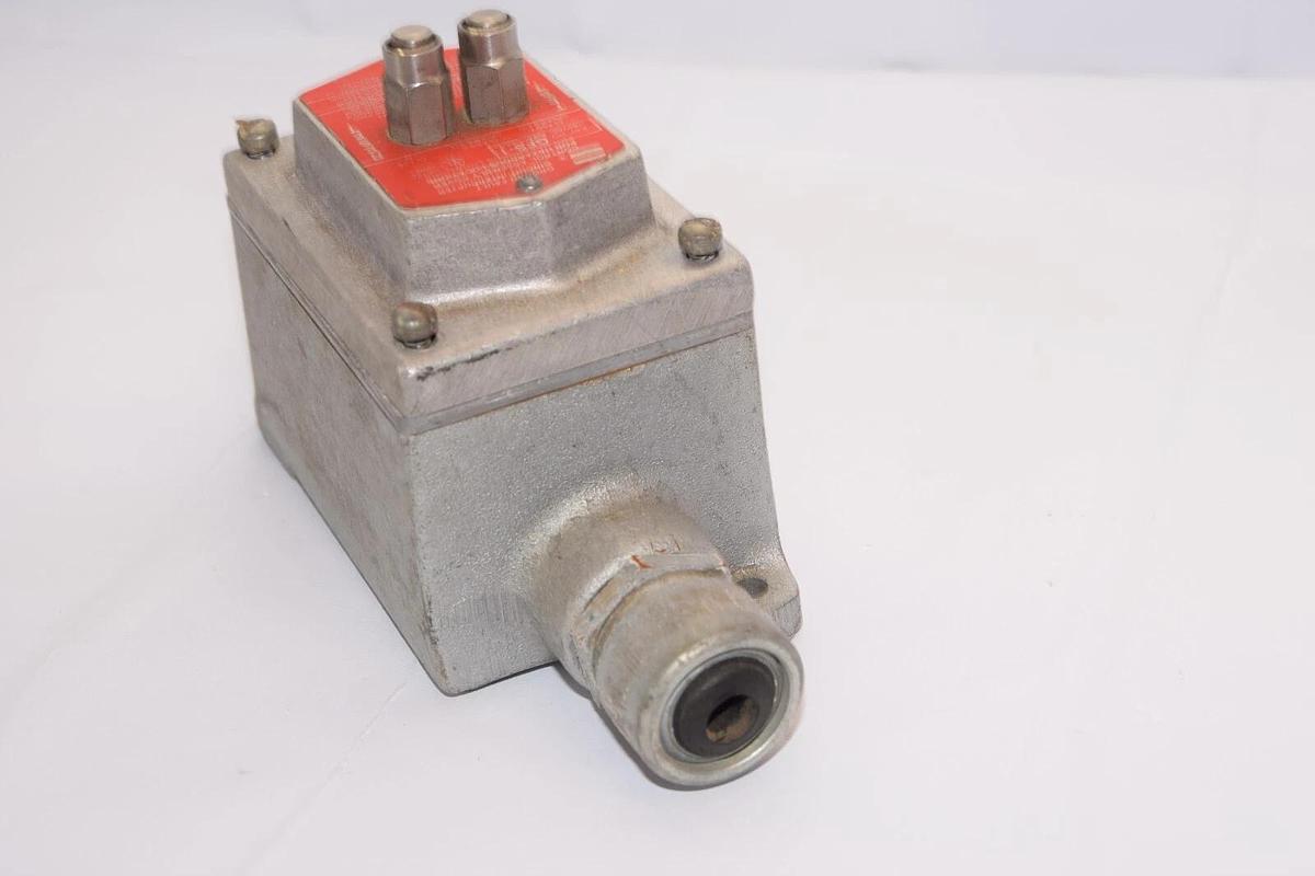 Used CROUSE HINDS GFS-1 120Vac 20Amp 60Hz Circuit Interrupter For Hazardous Locations