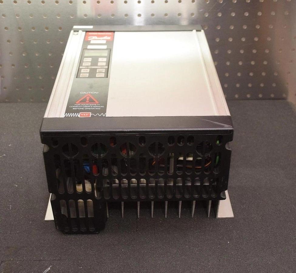 Used DANFOSS Variable Speed Drive, VLT 3003 VLT3003 175H1733  440-500V