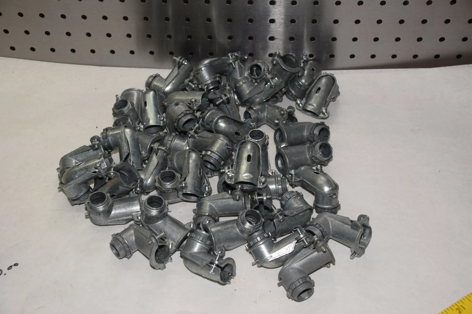 (LOT OF 45) APPLETON 1/2" 90 DEGREE ARMORED FLEXIBLE CABLE END NEW