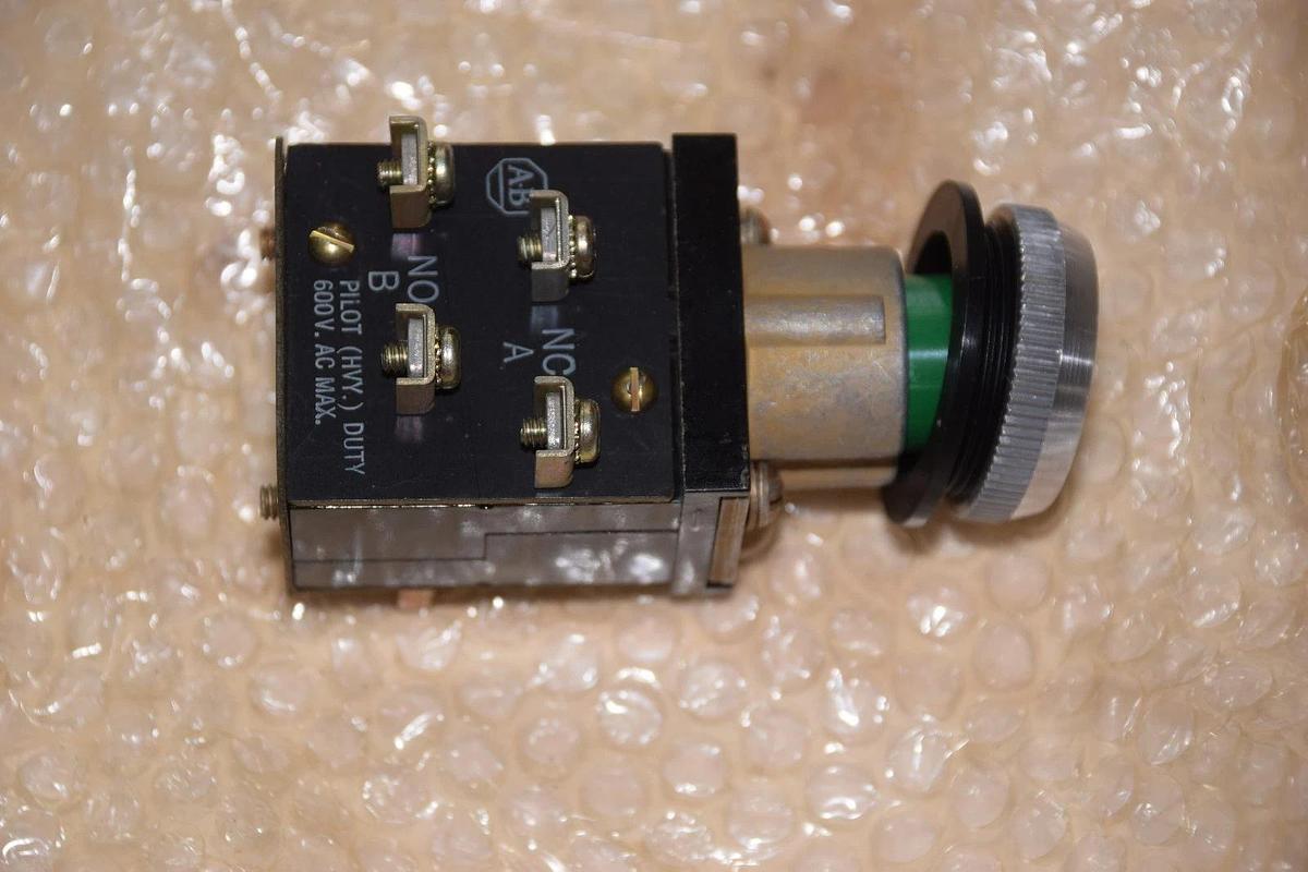 ALLEN BRADLEY 800H-AK1B 800H AK1B 800HAK1B SER A FLUSH HEAD PUSH BUTTON NEW
