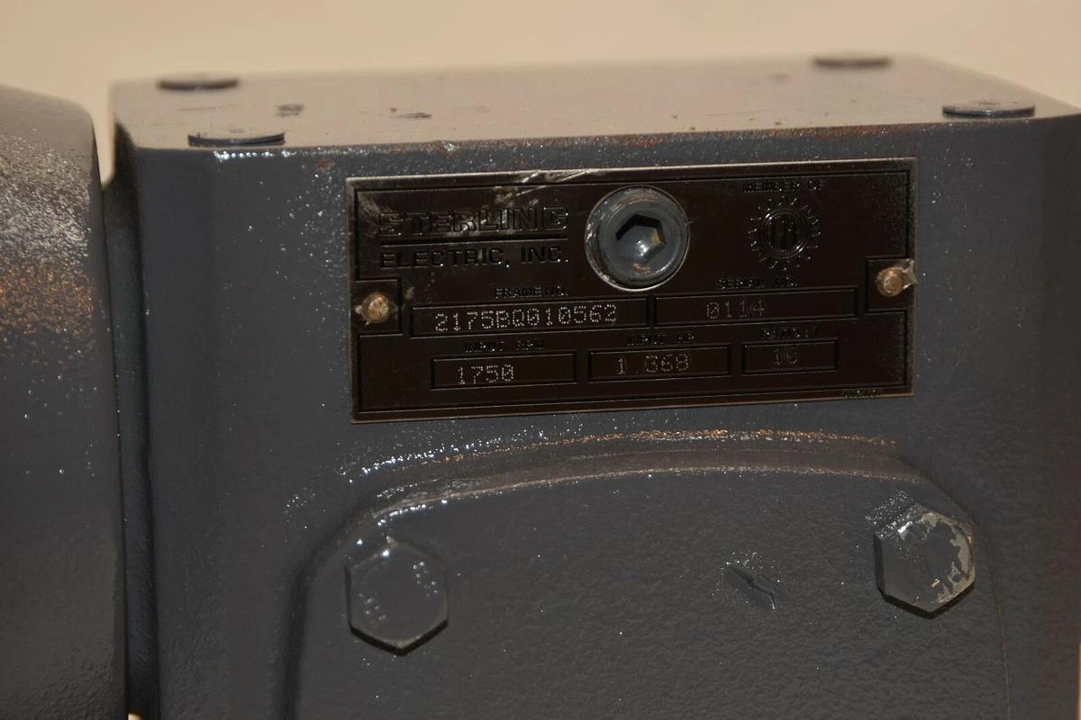 (NEW) STERLING ELEC. 2175BQ010562 10:1 7/8" Shaft Gear Box / Speed Reducer