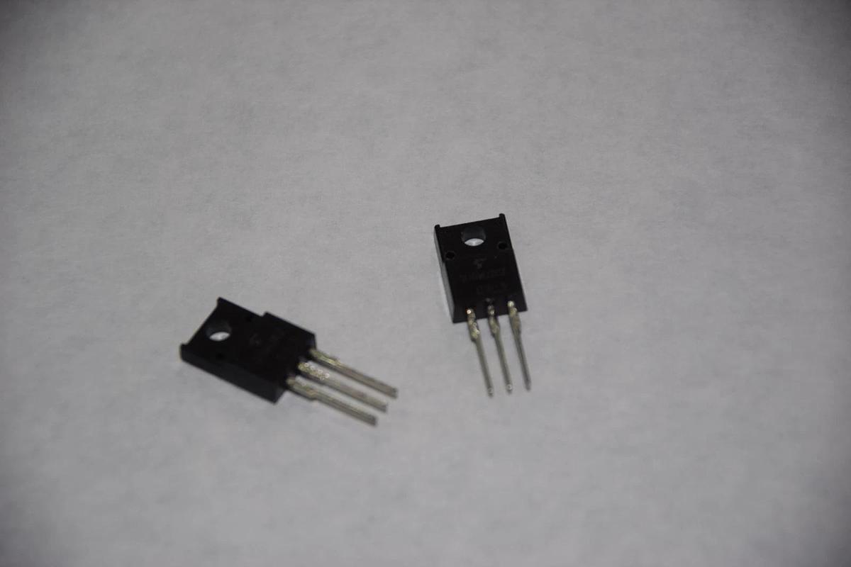 (LOT OF 2) TOSHIBA 30GWJ2CZ SCHOTTKY DIODE NEW