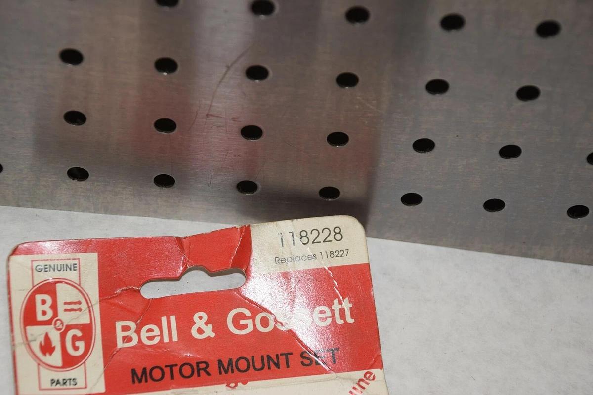 BELL & GROSSETT 118228 REPLACES 118227 MOTOR MOUNT SET NEW