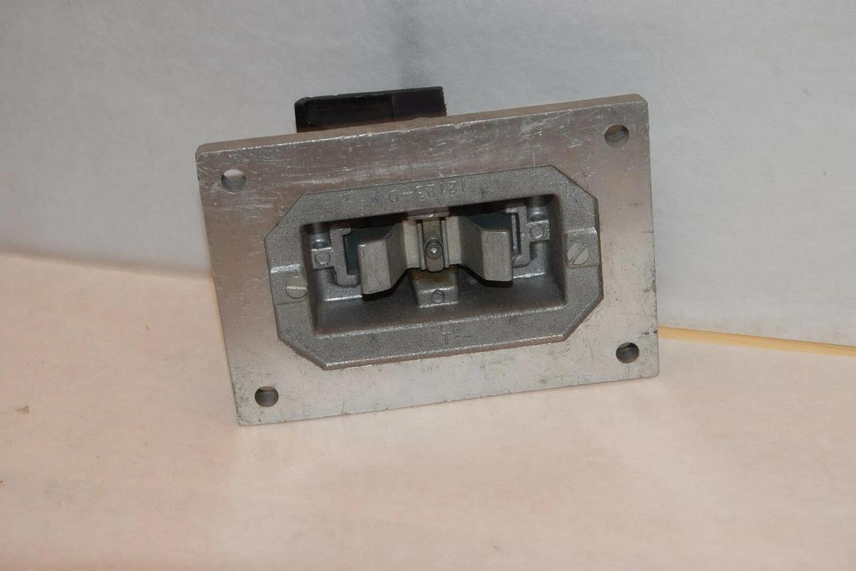 Used CROUSE HINDS DS666 NX SWITCH ENCLOSURE FOR HAZARDOUS LOCATIONS