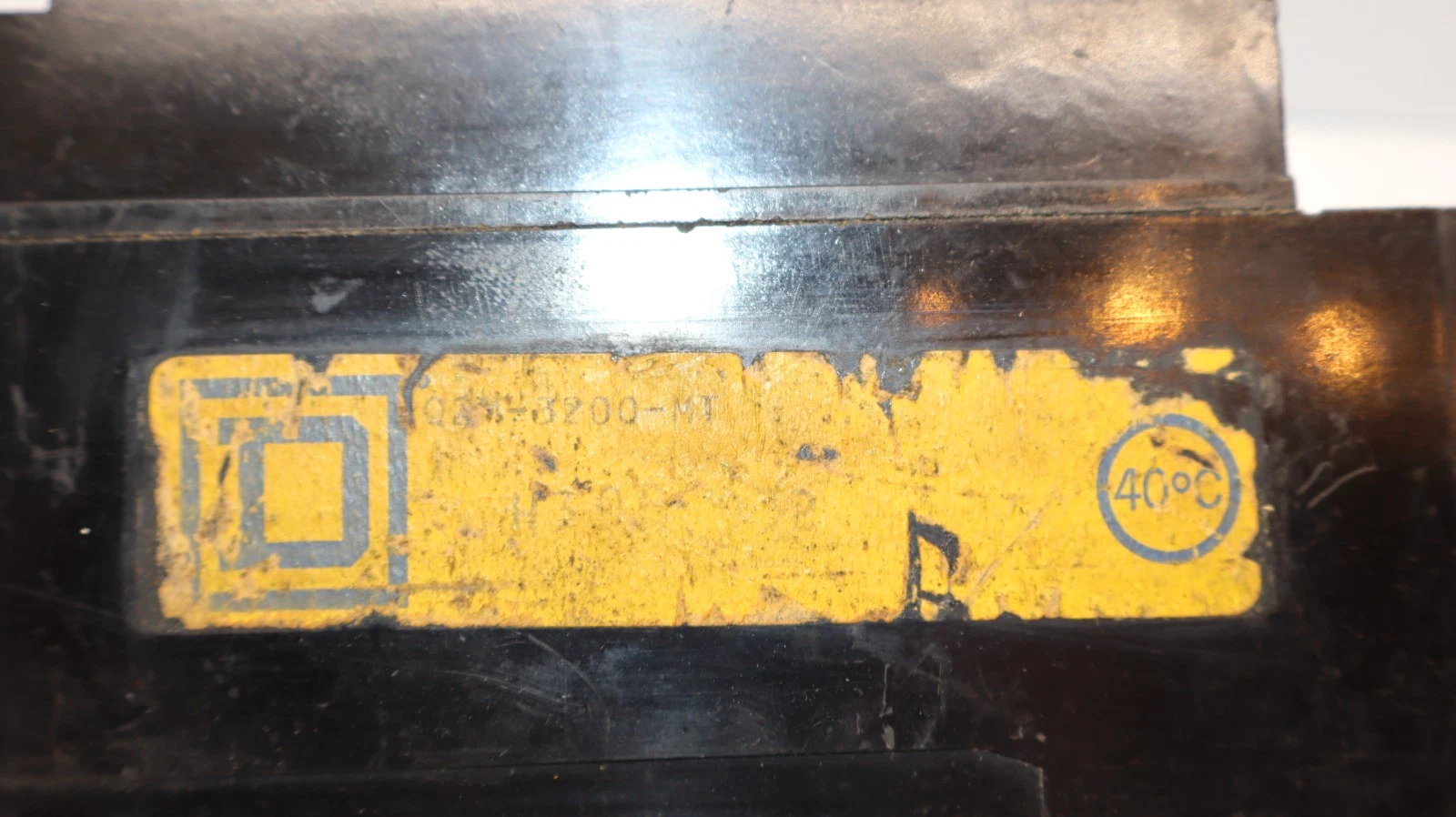 Used Square D Circuit Breaker 200A Q2M-3200-MT 200 Amp Q2M3200MT 3P