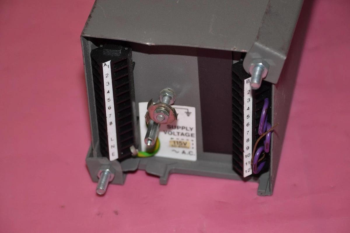 Used ABB Kent Taylor  C3000010STD Commander 300 Temperature Temp Controller