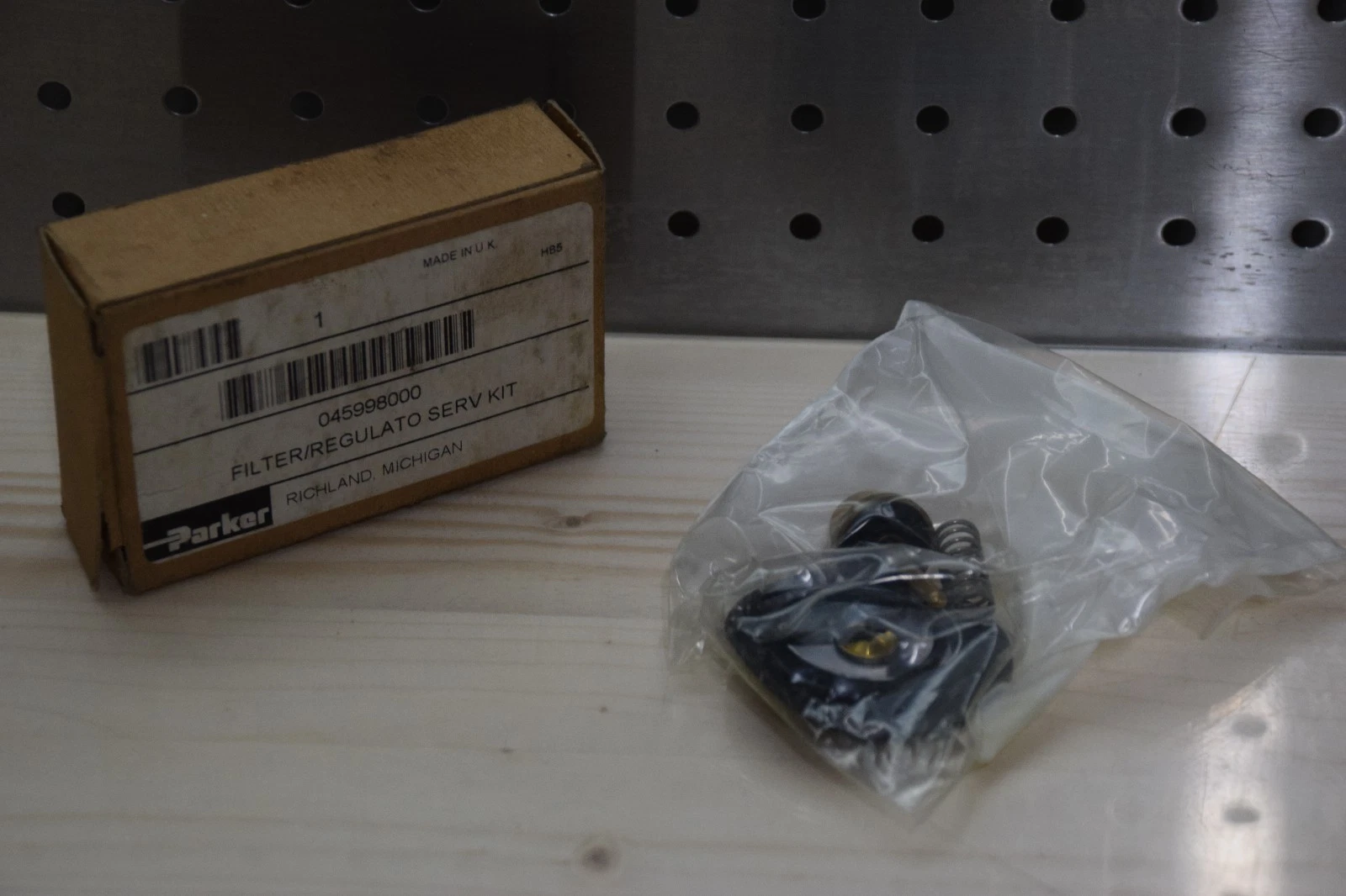 Used PARKER 045998000 FILTER/REGULATOR SERVICE KIT NEW