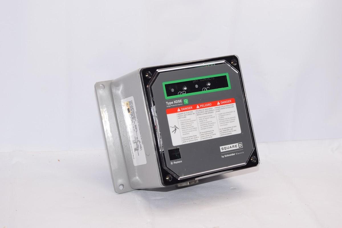 (NEW) SQUARE D SSP02XDSE10A XDSE 208Y 120V Type 2 Surge Protector *Cracked Case*