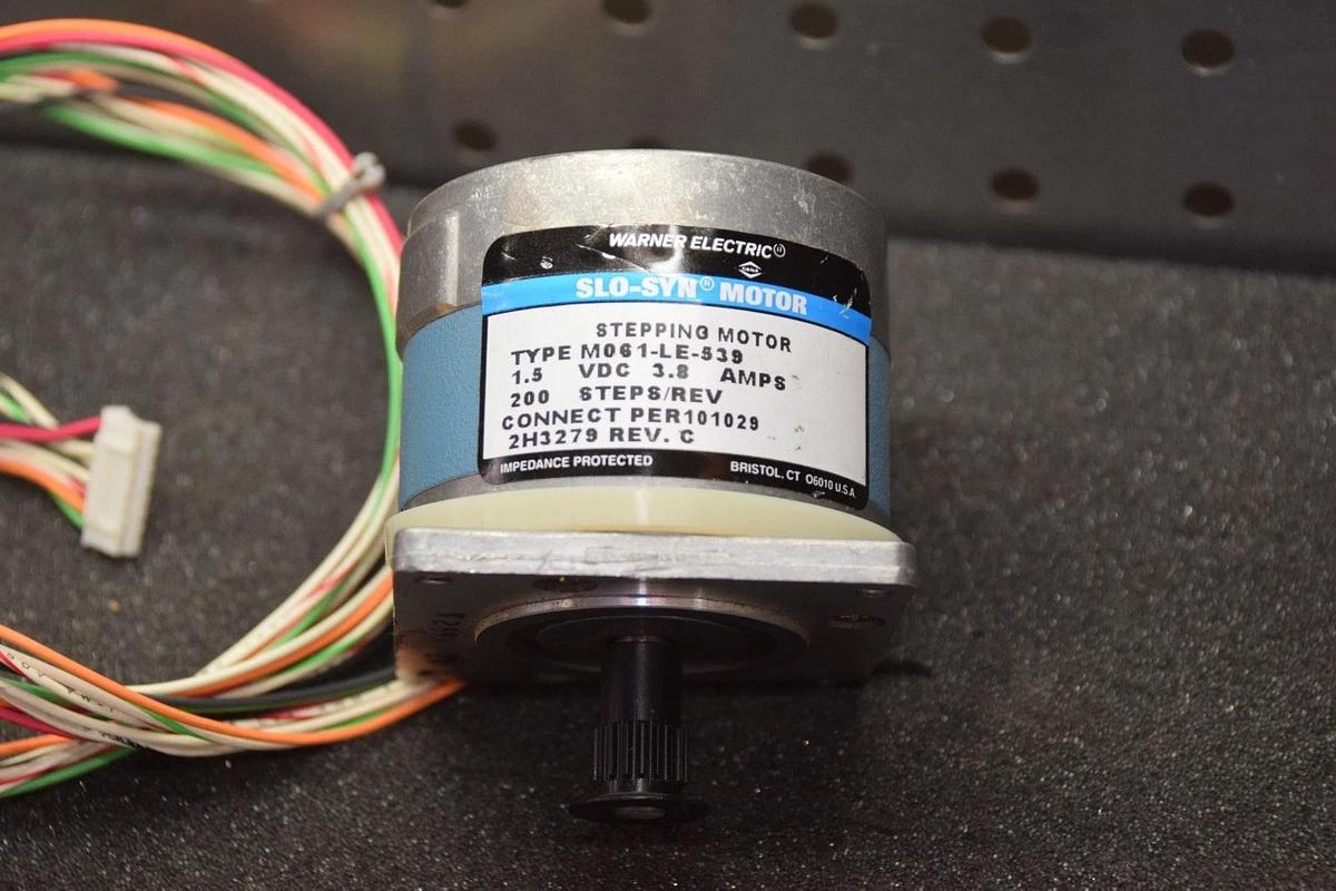 Used WARNER ELECTRIC SLO-SYN MOTOR M061-LE-539 1.5VDC 3.8A STEPPING MOTOR
