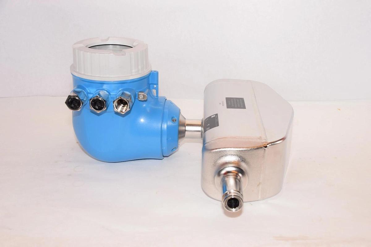 Used ENDRESS + HAUSER 8P3B15-2L93/0 , 1/2" DN15 Promass P 300 Flowmeter