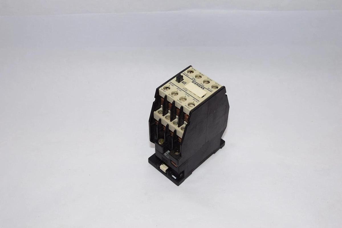 Used SIEMENS 3TH82 62-0A 220V Coil Contactor