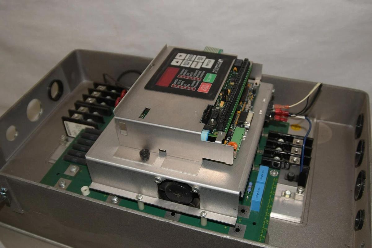 Used RELIANCE ELECTRIC GV3000/SE  25V4160 25HP AC Drive 380-460V 25 HP