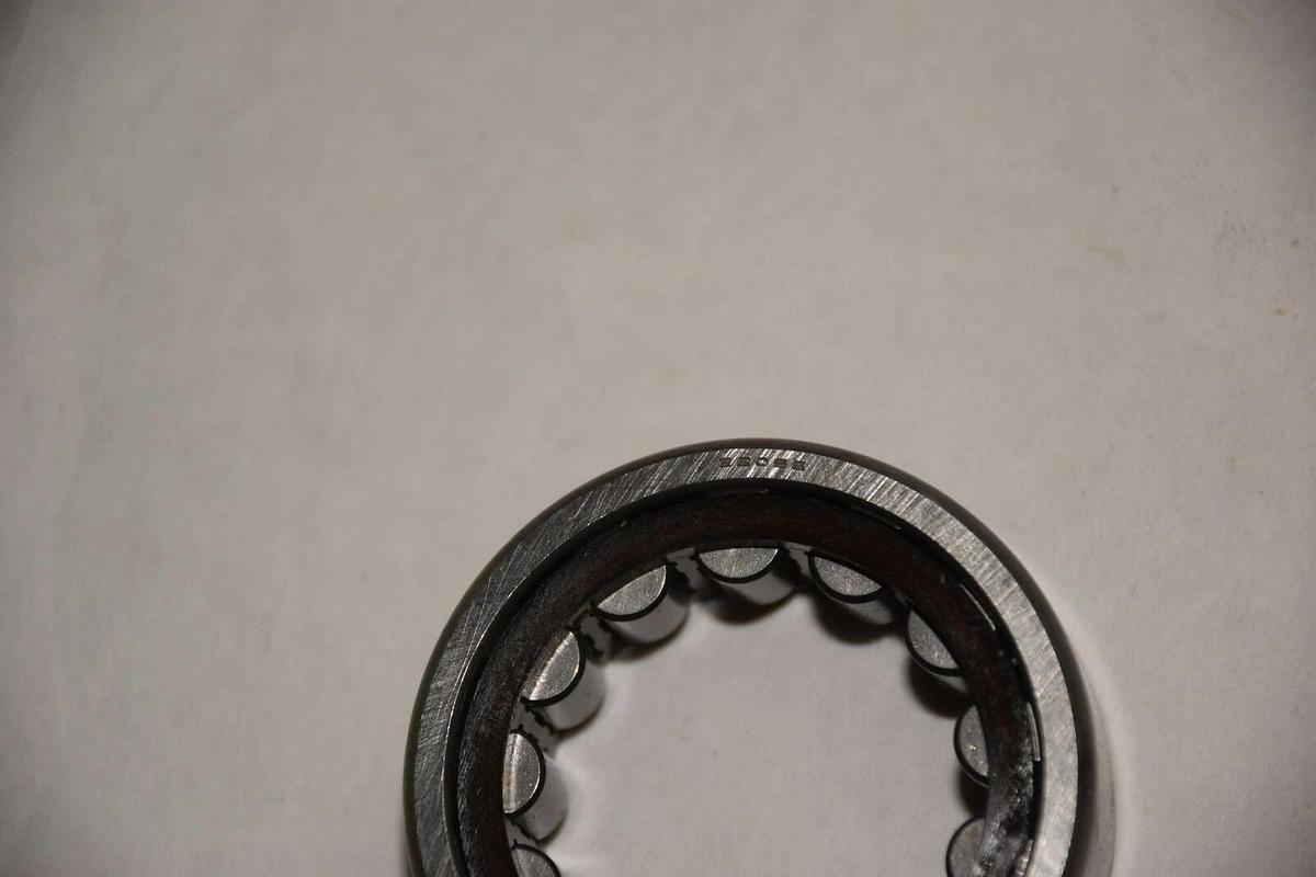 NSK 2205E ROLLER BEARING NEW