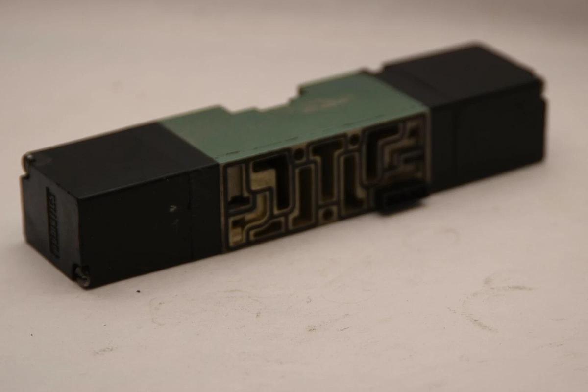 Used NUMATIC 061BB500M 120psig 24Vdc 2.5W Coil Pneumatic Solenoid Valve