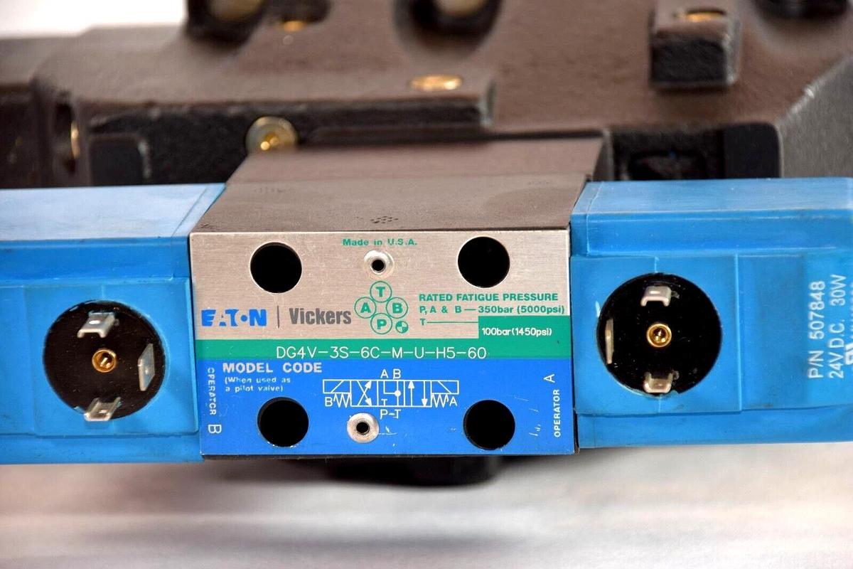 Vickers Directional Control Valve DG5V-8-S-33C-2-T-M-U-H-10 DG4V3S6CMUH560 *NOS*