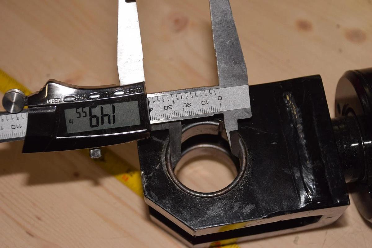 Hydraulic Cylinder 242805-2-48 9035193 G28203551 22" L  12" stroke  1-1/2" rod