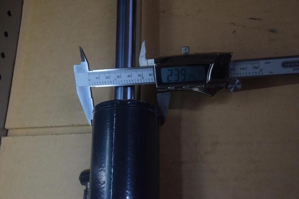 Hydraulic Cylinder 1" Rod 8" stroke 2 Ports 1/2in Overall Length 29" New