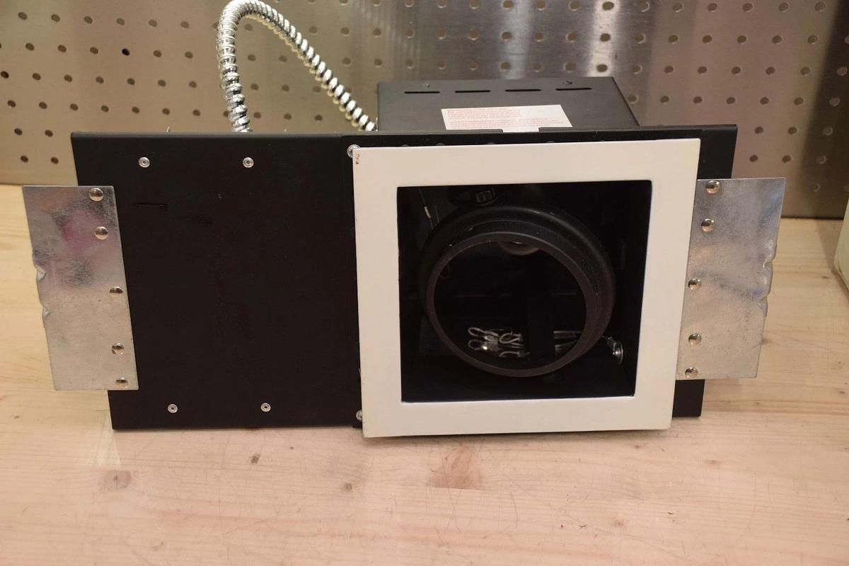 JESCO MYMH3070-1EWB MODULINEAR DIRECTIONAL LIGHTING ADJ. YOKE WHITE TRIM NEW