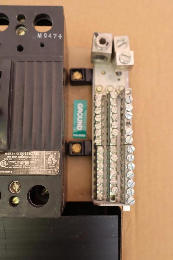 Used General Electric GE 225Amp 3Ph Main Lug Panelboard Back Plate Panel Interior