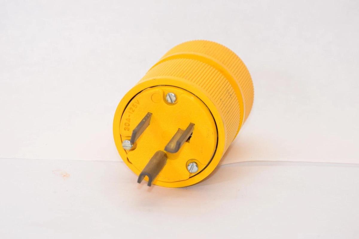 (NEW) GE GENERAL ELECTRIC 30A 125V Large Pull Disconnect Plug