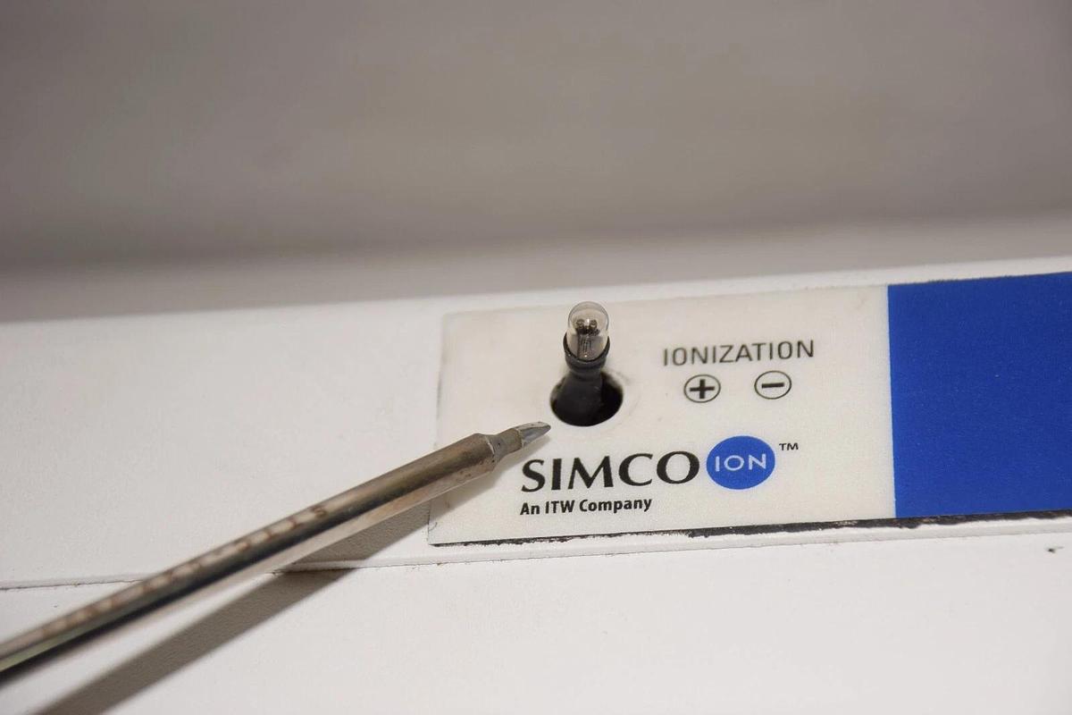 Used SIMCO ION 4011007 120/220v Aerostat FPD 3-Fan Ionizing Air Blower *READ*