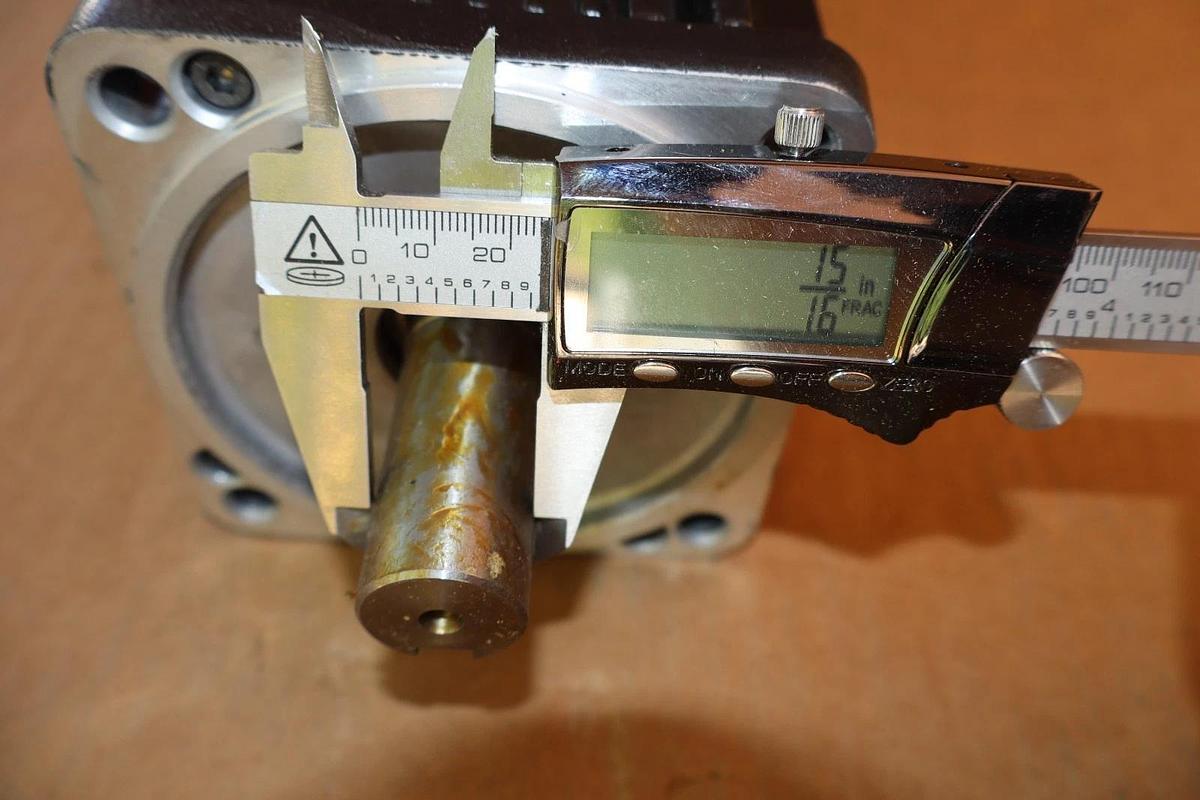 KOLLMORGEN Servo Motor Goldline XT B-404-A-23 B404A23 230v 1500rpm (NEW)