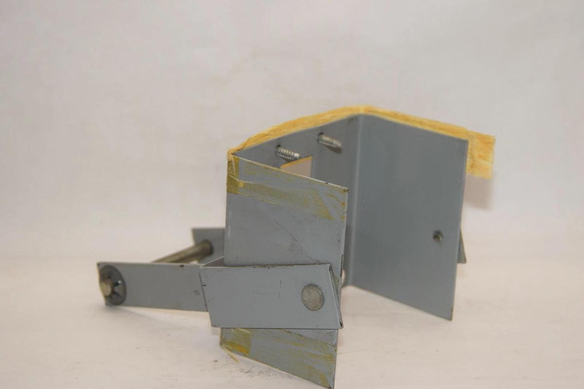 Used GE GENERAL ELECTRIC Handle For Tri-Break Tri Break Series Circuit Breaker