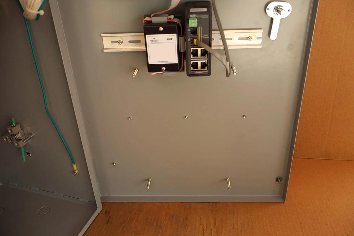 Asco Emerson Automatic Transfer Switch D03ATSA30030NGXC 30A 480v (New, take out)