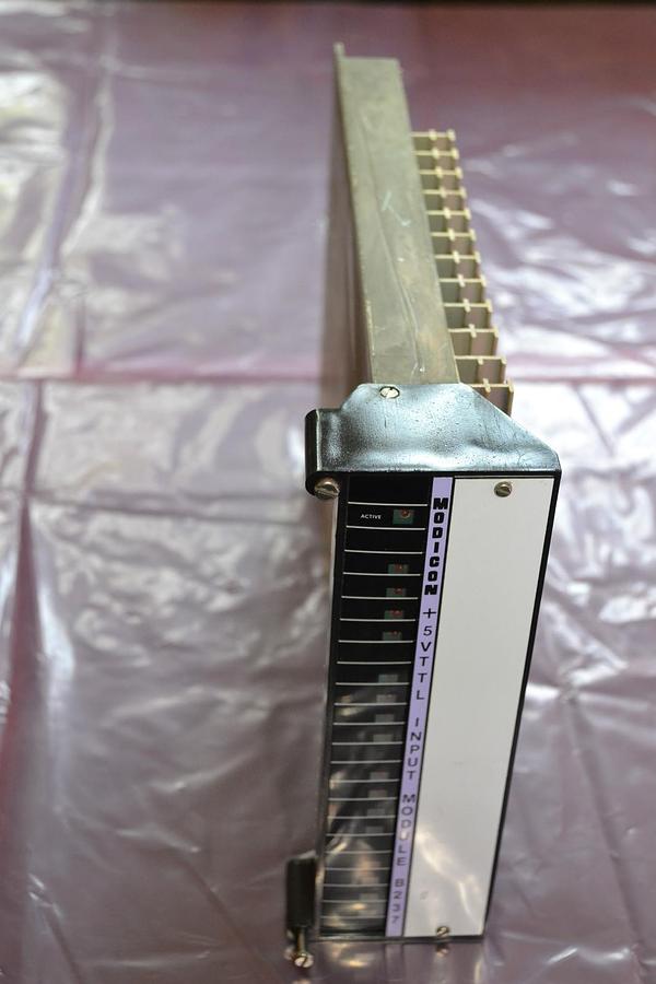 Used GOULD MODICON B237 INPUT MODULE