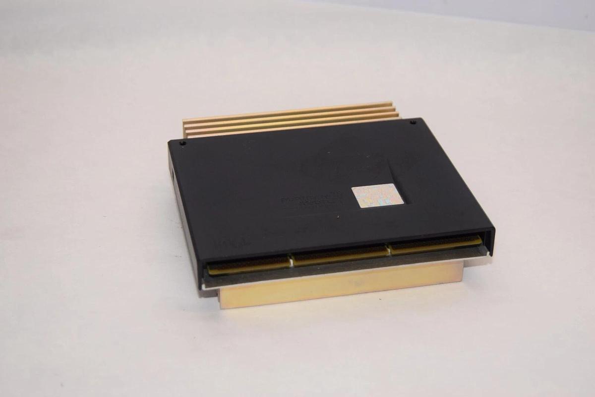 Used INTEL PENTIUM III XEON PROCESSOR W/ FOXCONN 17615 HEAT SINK