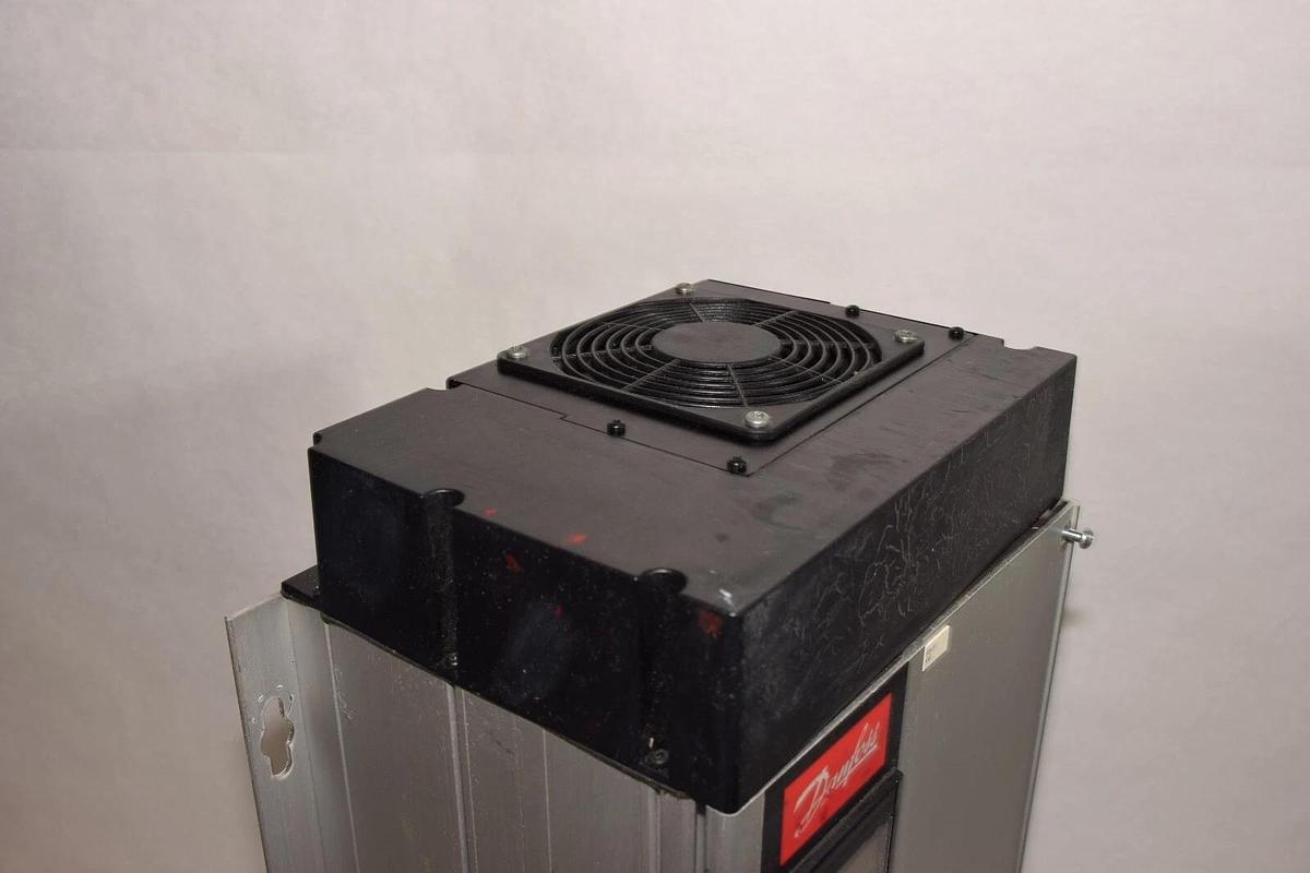 Used DANFOSS VLT5011PT5C54SBR1DLF00A00C0 VLT 5000 12.2kVa Drive