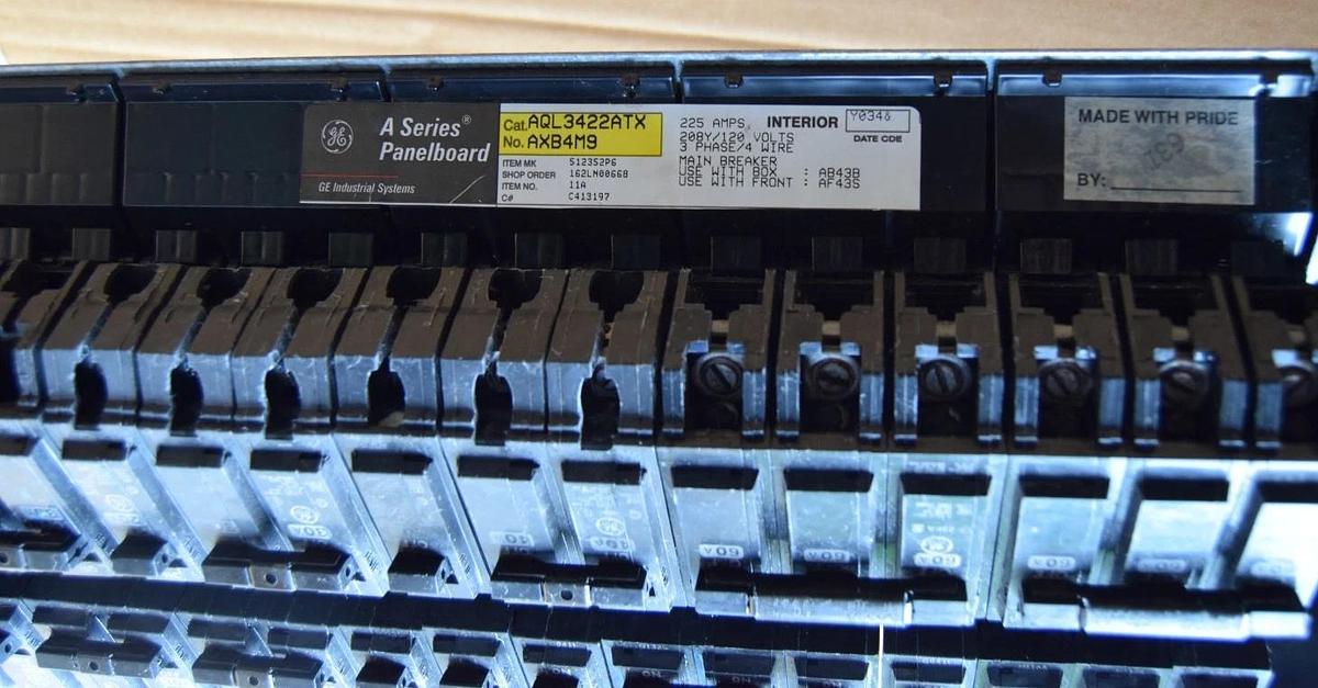 Used General Electric GE A Series Panelboard Interior AQL3422ATX AXB4M9 3ph 4w 225A