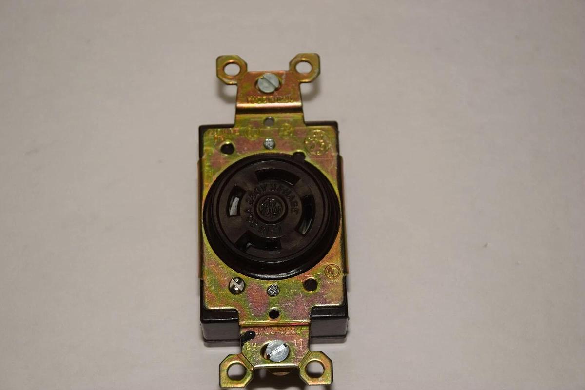 GE GENERAL ELECTRIC L-15 20A 250V 3 PHASE TWIST LOCK RECEPTACLE NEW