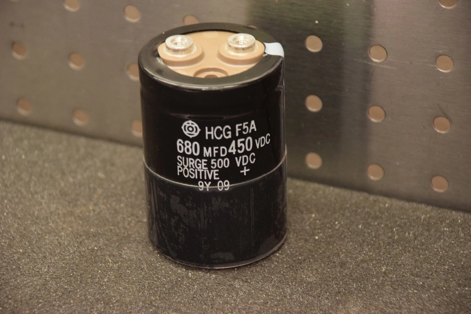 AMP HCG F5A HCGF5A 680 MFD 450 VDC SURGE 500 VDC CAPACITOR NEW